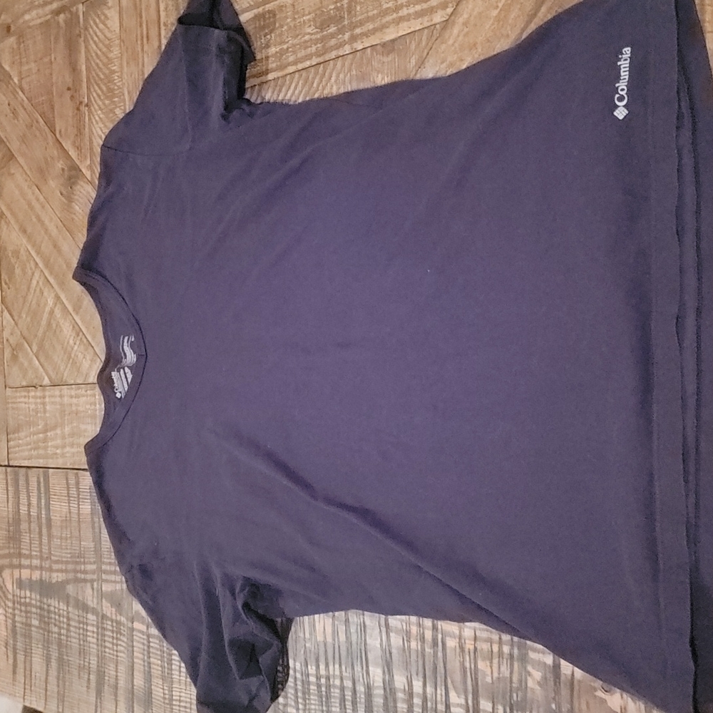 Columbia Solid Black V Neck Tee, LG